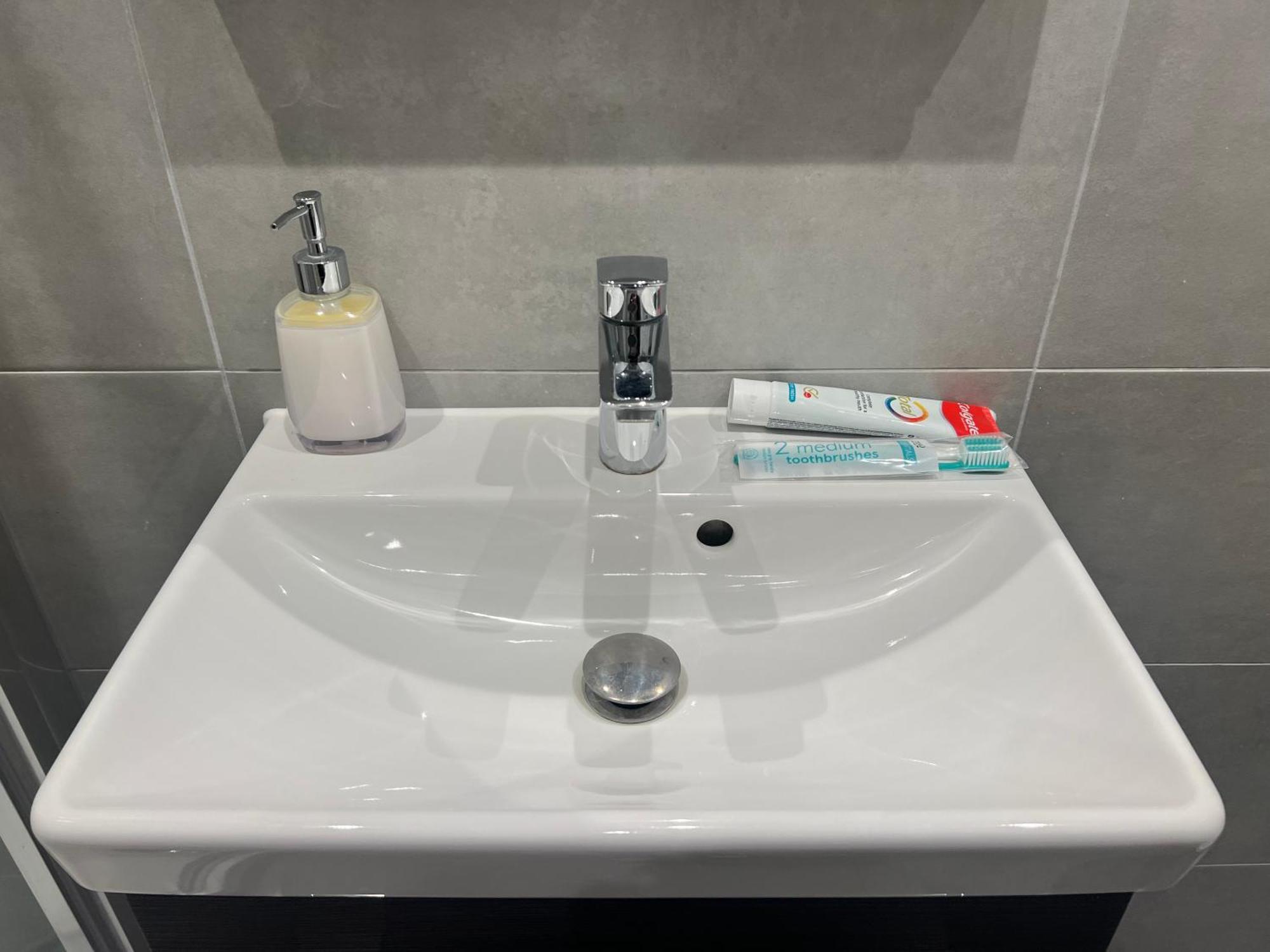 London Heathrow Airport Apartment Voyager House Terminal 12345 - Ev Electric And Parking Available! Hillingdon Extérieur photo